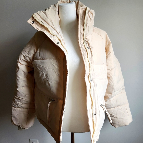NWT Short Cream Puffer Jacket - Picture 6 of 8